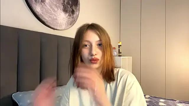 EllieDream — Ice show with my boobs