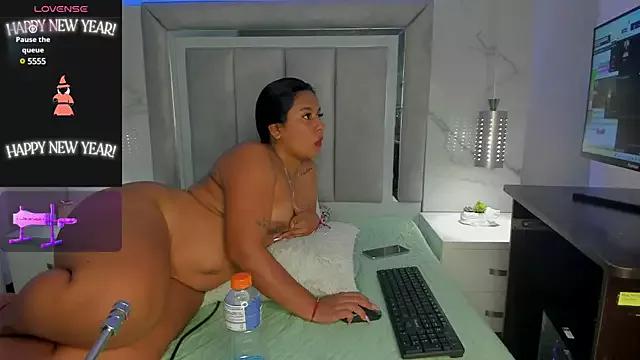 EllieMoret on StripChat 