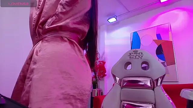 Freechat Ema_louis_ on StripChat