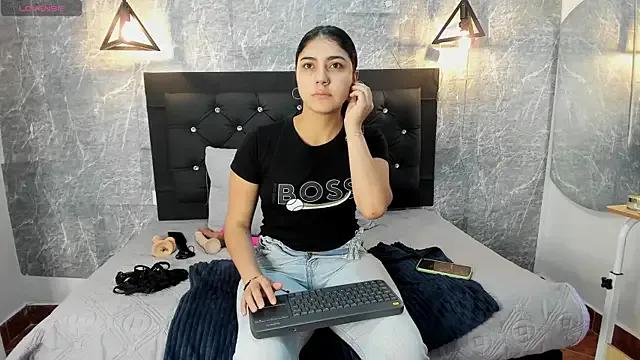 Freechat emberhodson on StripChat