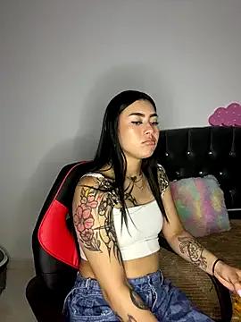 Freechat emily_22x on StripChat