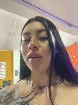 Freechat emily_22x on StripChat