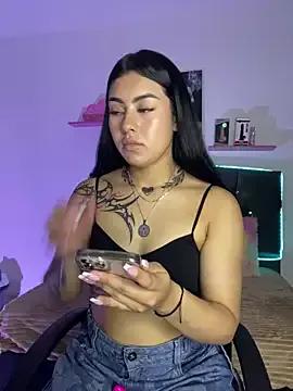 Freechat emily_22x on StripChat