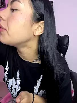 Freechat emily_22x on StripChat