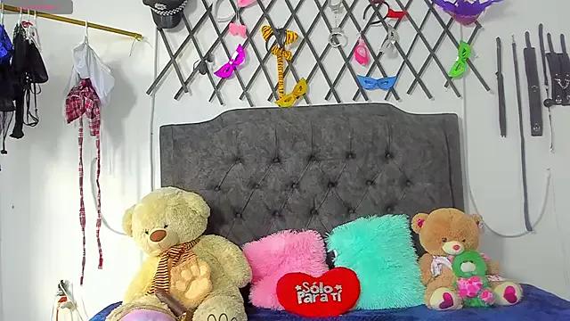 emilyfreire — All naked and touch pussy