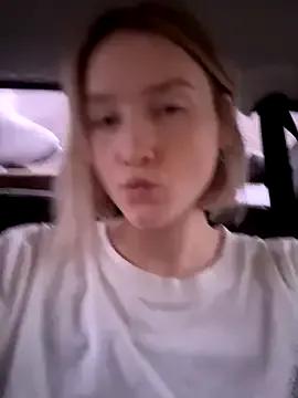 EmilyMood — show tits, play with nipples