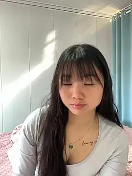 Emlyly-18 — Private on StripChat