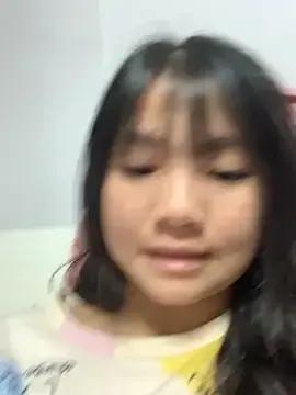 Emlyly-18 — Private on StripChat