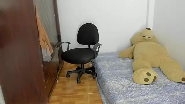 Emma_lean — girls fuck strapon