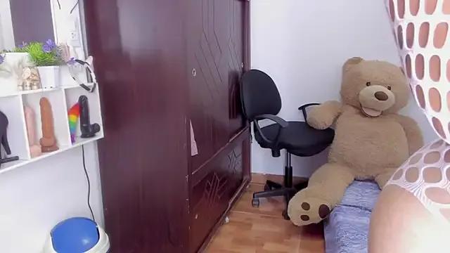 Emma_lean — girls fuck strapon