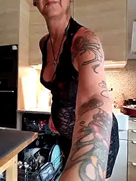 Emma_Milf25 — 3 min Domi Controll + 5 Pics