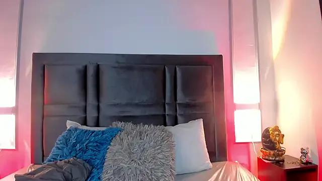 EmmaBecket2 on StripChat 