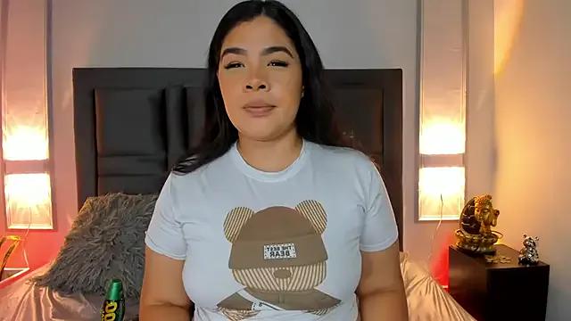EmmaBecket2 on StripChat 
