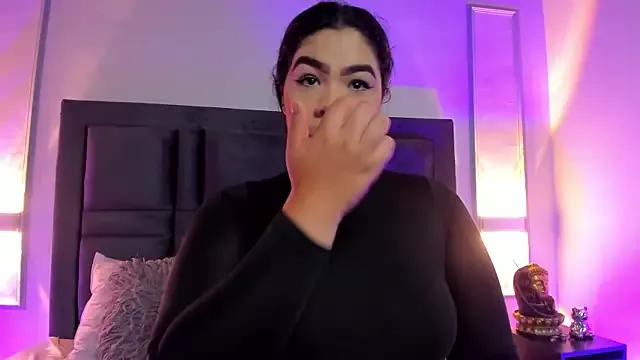 EmmaBecket2 on StripChat 