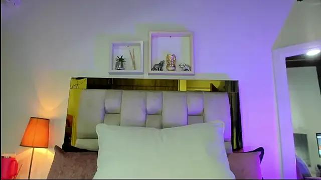 Freechat emmy_r on StripChat