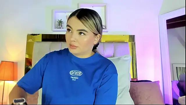 Freechat emmy_r on StripChat