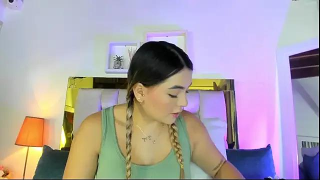 Freechat emmy_r on StripChat