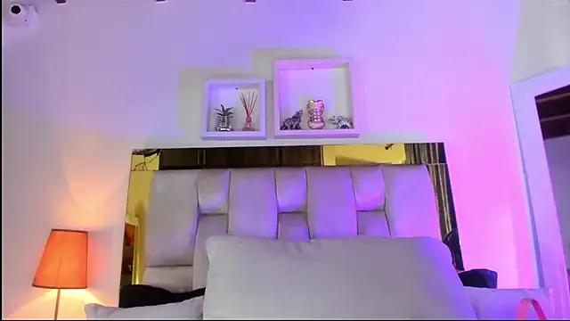 Freechat emmy_r on StripChat