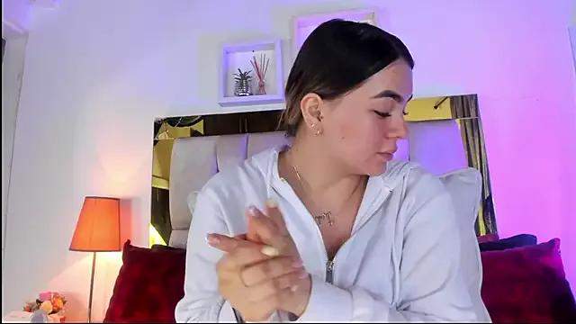Freechat emmy_r on StripChat