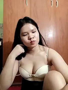 emyeuhss — Show  Masturbate and squirt