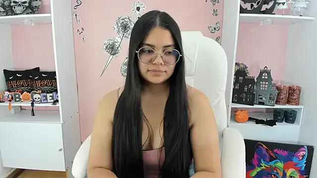 Freechat esmeralda112 on StripChat