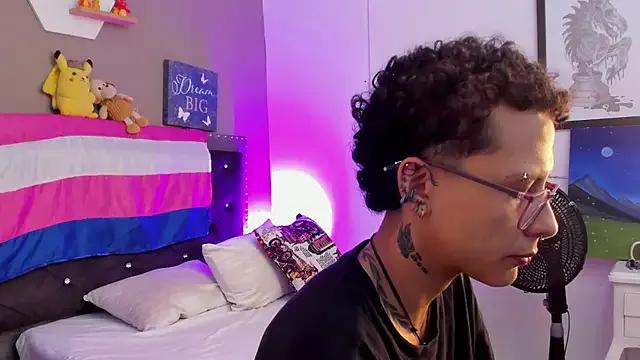 evan_smitt1 — Sexy dance naked with oil