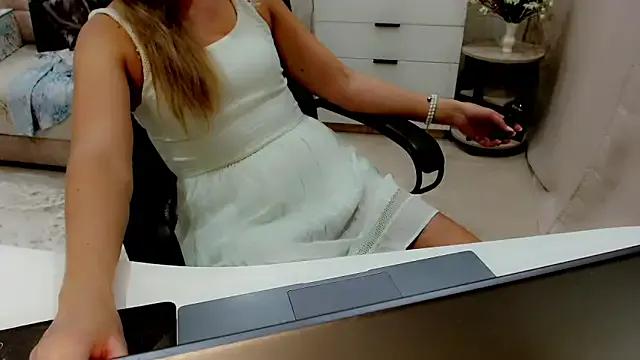 Freechat EveLove33 on StripChat