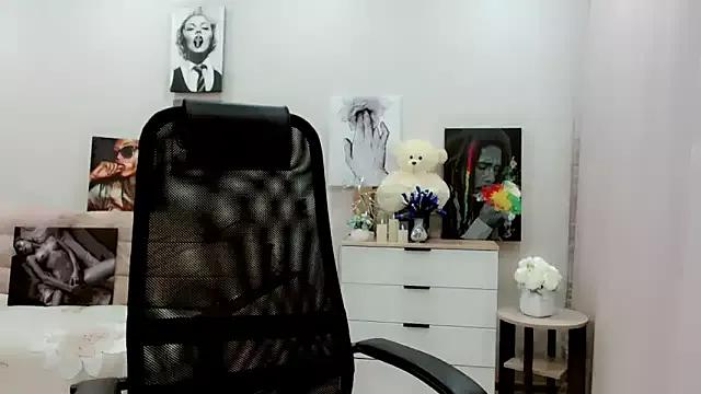 Freechat EveLove33 on StripChat