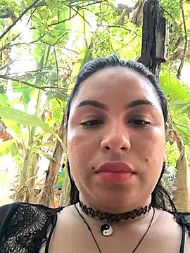 Francesca_ferrari — Play dildo in the yard