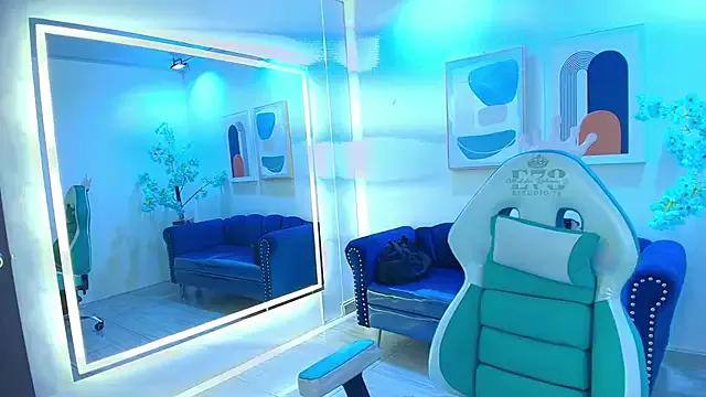 Gabriela_milani — Show boobs + pinch nipples