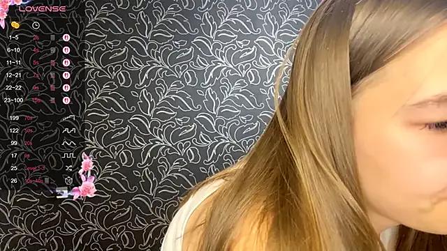 GemmaGunter — Suck my finger close to cam
