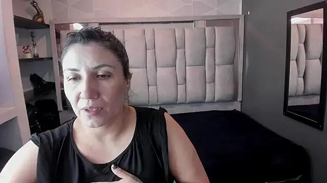 Freechat GiaFox_ on StripChat