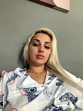 Giullyaxx — Freechat on StripChat