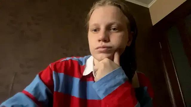 GlyndaCaver — Pull down my shorts and show my ass