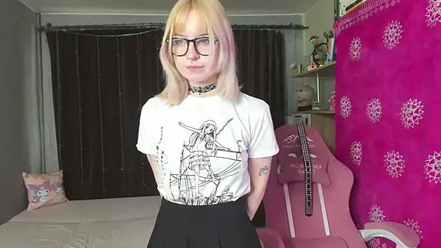 godlikegirlyy — turn around and show outfit