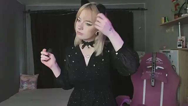 godlikegirlyy — turn around and show outfit
