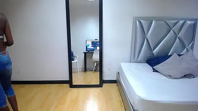Freechat goldenn_ass1 on StripChat