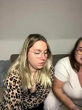 StripChat havastia is Freechat havastia — Enlever le haut (les deux)