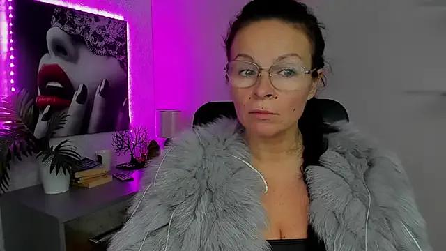 Freechat HelenLuxx on StripChat