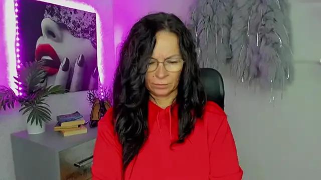 Freechat HelenLuxx on StripChat