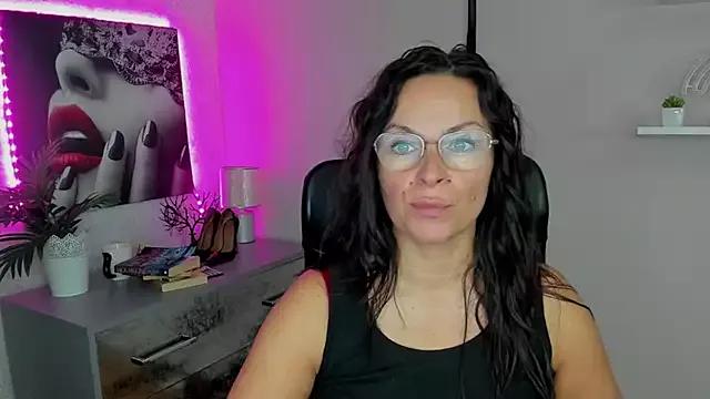 Freechat HelenLuxx on StripChat