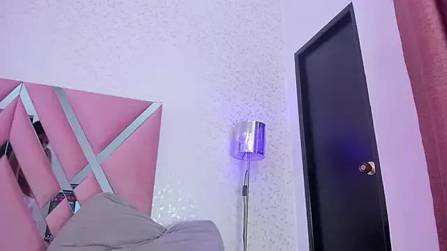 Freechat Helenn_monroy1 on StripChat