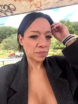 Hellen_Milffit — Naked in the park