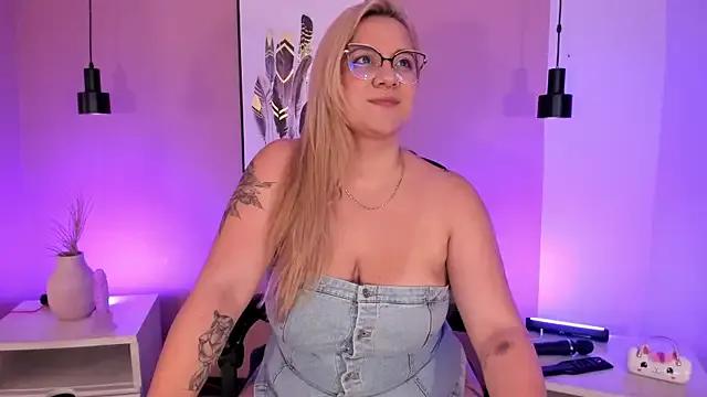 hollie_joliie — handbra