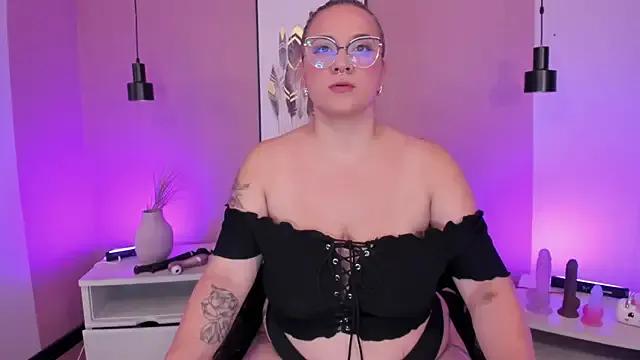 hollie_joliie — LICK YOUR COCK