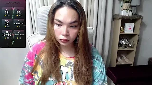 HolLyFaaCKer on StripChat 