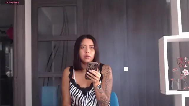 HoneyBabe_6 — Flash pussy and ass