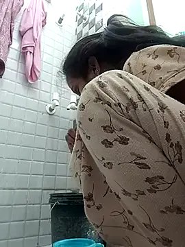 Hotty-Nidhi on StripChat 