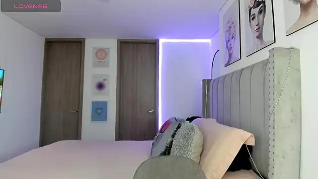 iam_Isa — Striptease + Oil 