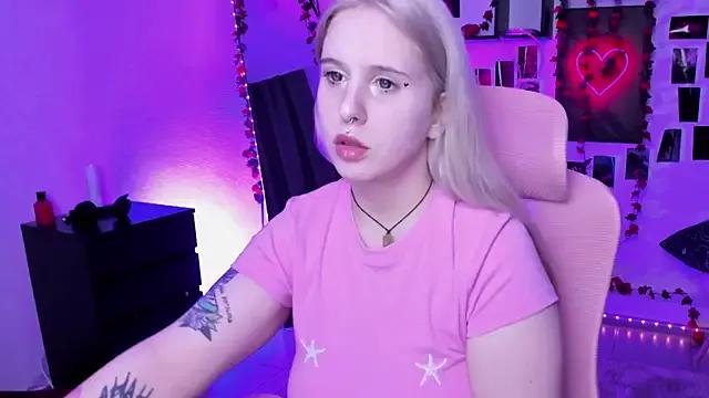 StripChat IngannaMorte is Freechat IngannaMorte — I'm going to slap myself with my dildo.